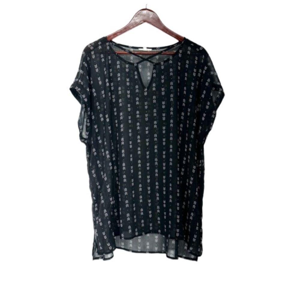 Maurice’s Patterned Sheer Short Sleeve Black Popover Blouse Vanity Size 2